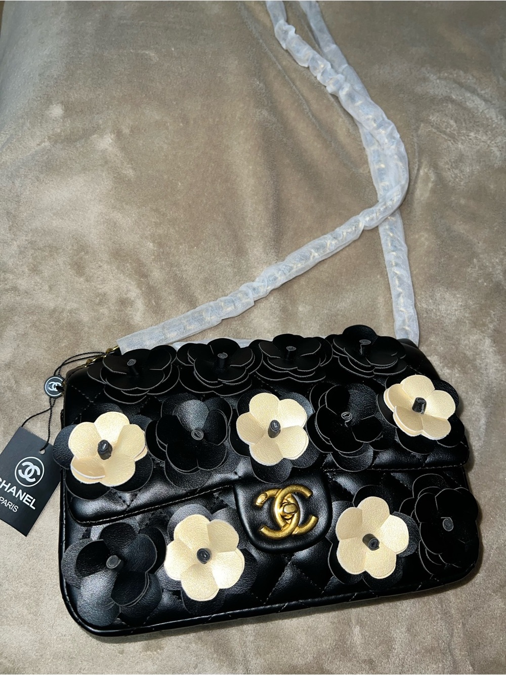 C-Black Leather Camellia Appliqué Shoulder Bag